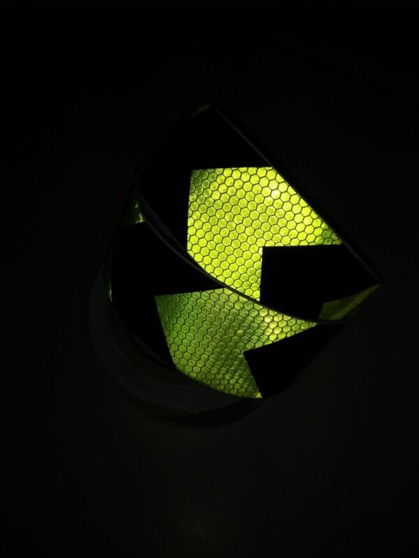 Rolo Fita Adesiva prismatica Reflete Luz Sinalização Alerta seta